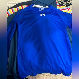 Selling my underarmour shirt never been worn fits like a medium In men